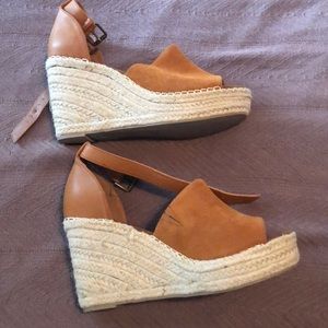 Price drop ❗️Steve Madden heeled wedges